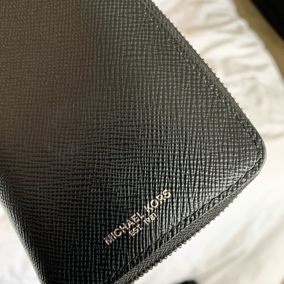 Michael Kors Men’s Wallet - Picture 5 of 7